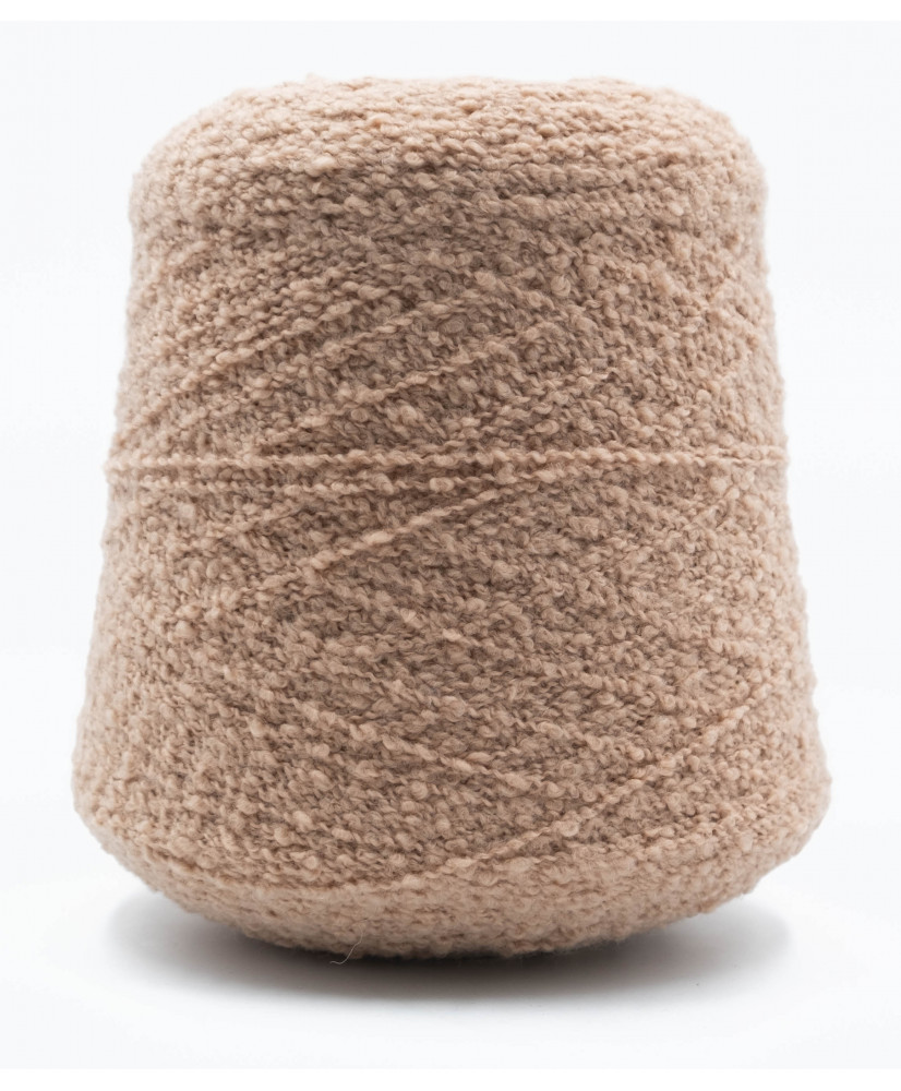 Mohair 27% Merino 27% Polyamide 46%.