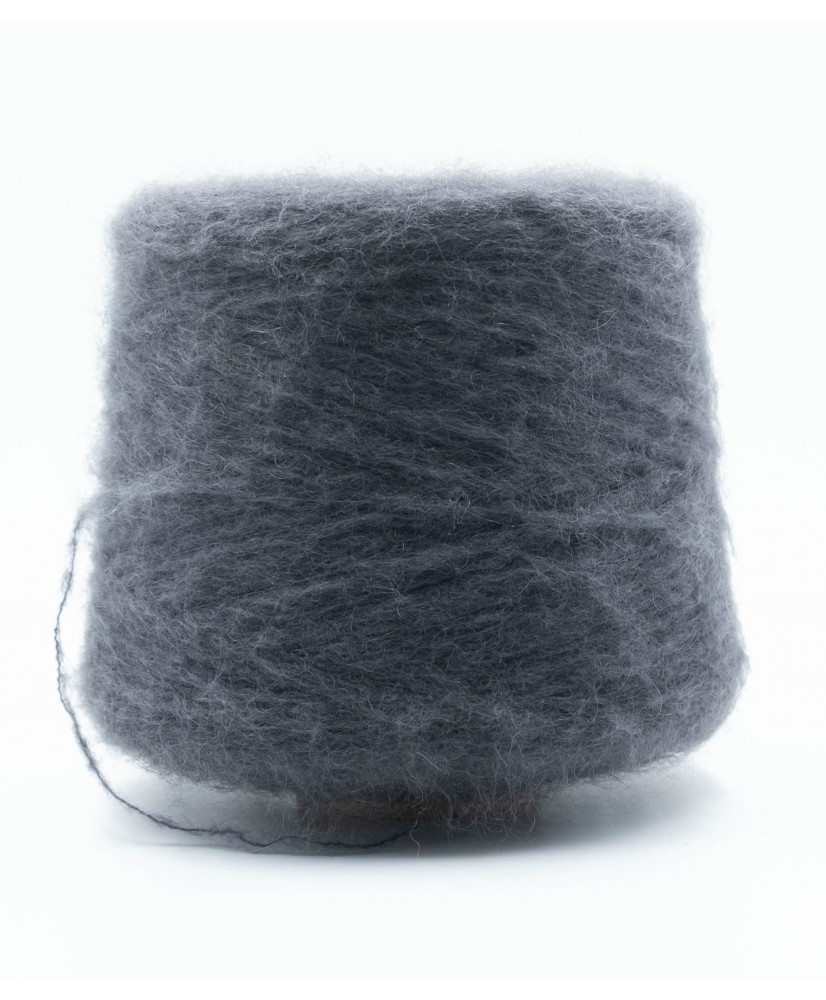 Regenerated mohair 24% Regenerated merino 32% Regenerated polyamide 21% Polyamide 23%