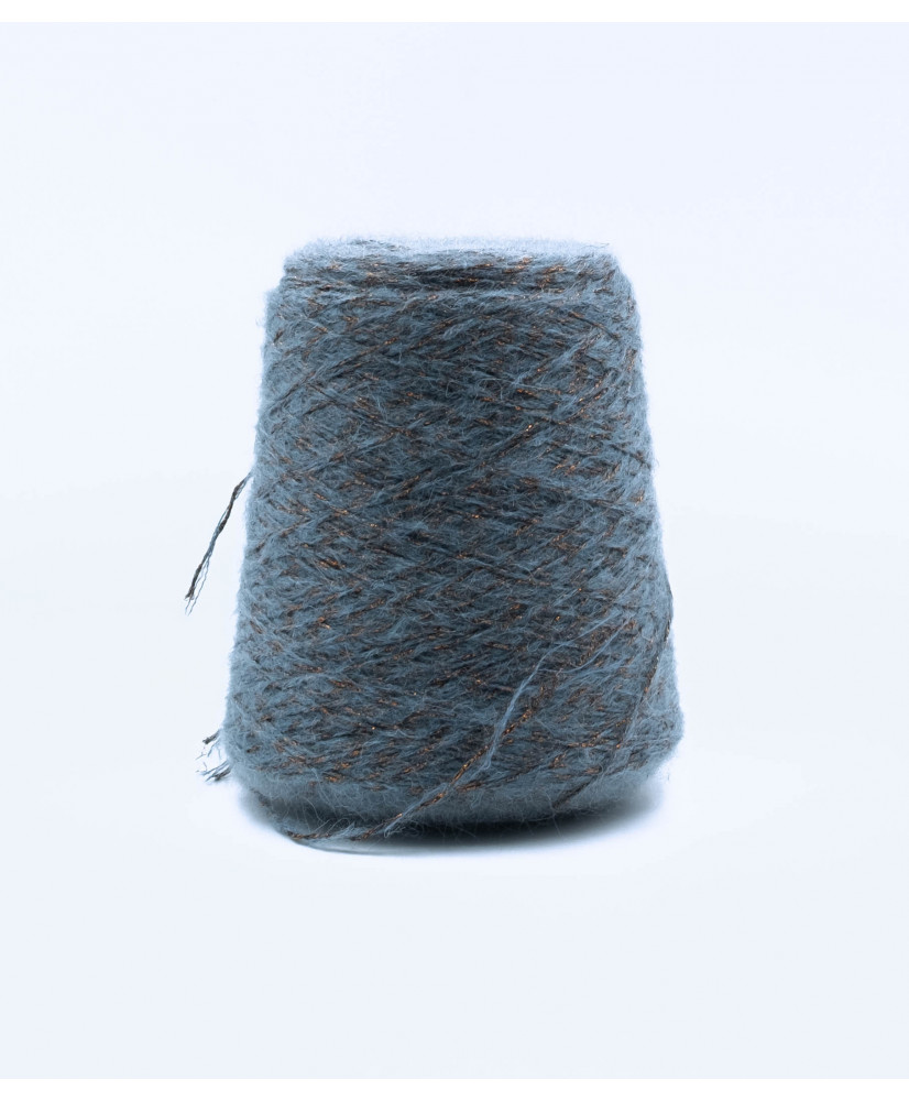 Viscose 36% Mohair 30% Polyamide 25% Polyester 9%