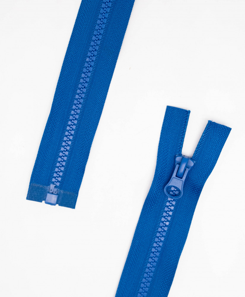 Plastic zipper with removable chain