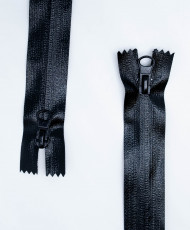 Plastic zipper with invisible double slider detachable chain