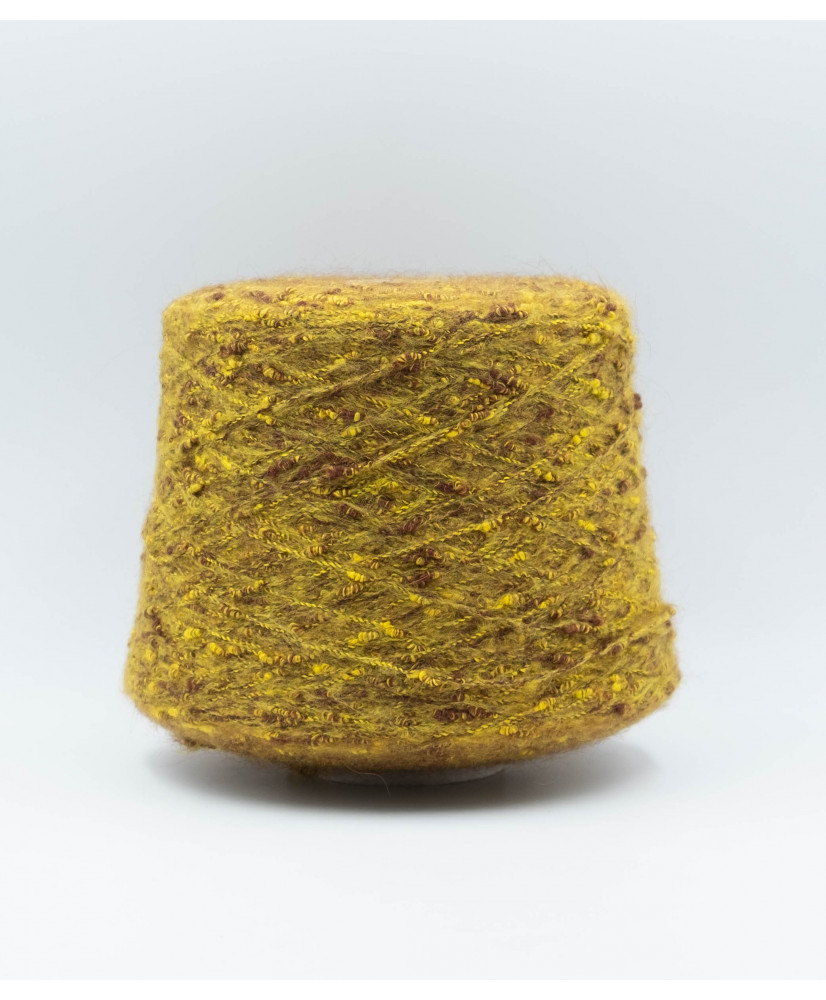 Merino 28% Mohair 10% Polyamide 22% Polyacrylic 40%.