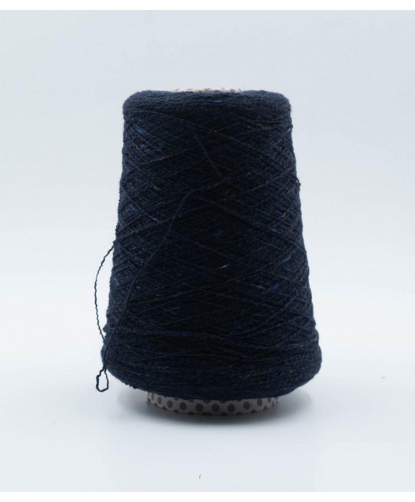 Cashmere 29%  Lambswool Superfine 68%  Polyester 3%