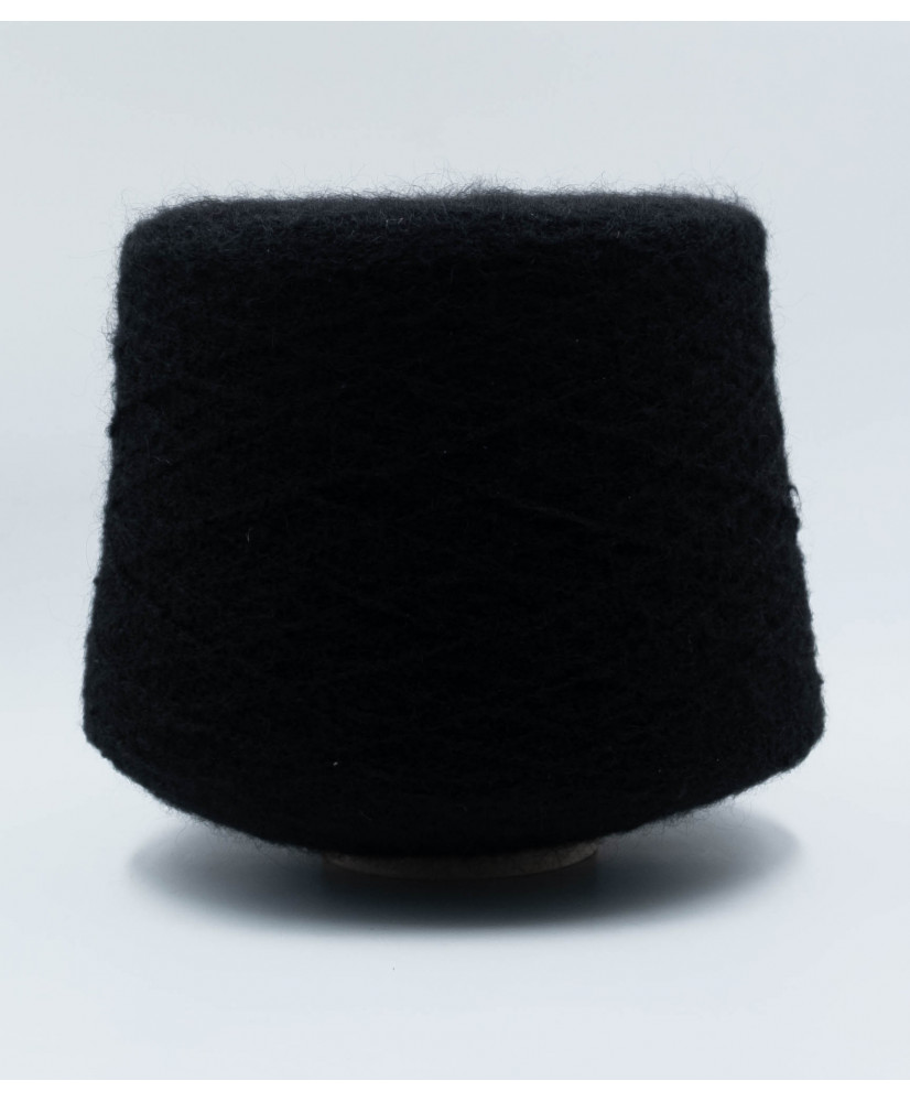 Cashmere 52% Mohair 18% Silk 30%